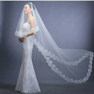 Elegant White Lace Bridal Veil